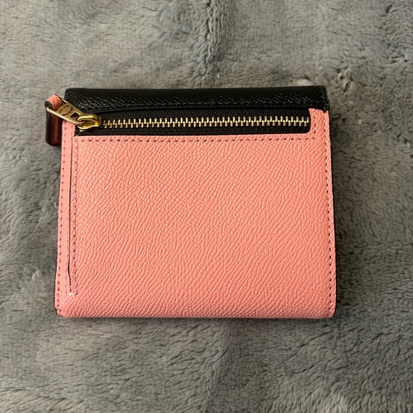 Pink and dark green wallet by Coach - Picture 6 of 7
